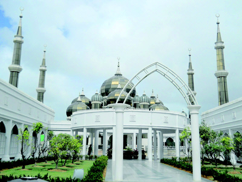«الكريستال» أجمل مساجد ماليزيا